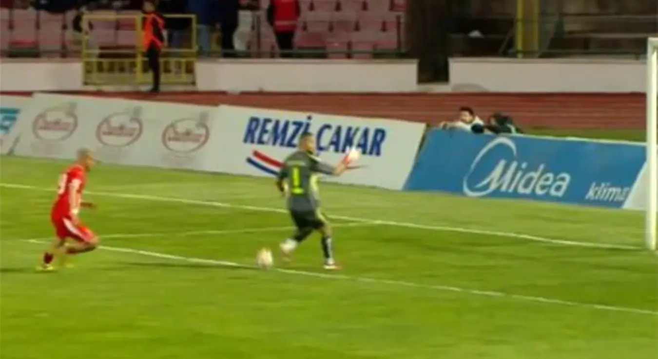 Урнебесан кикс голмана из Турске насмијао цијели свијет