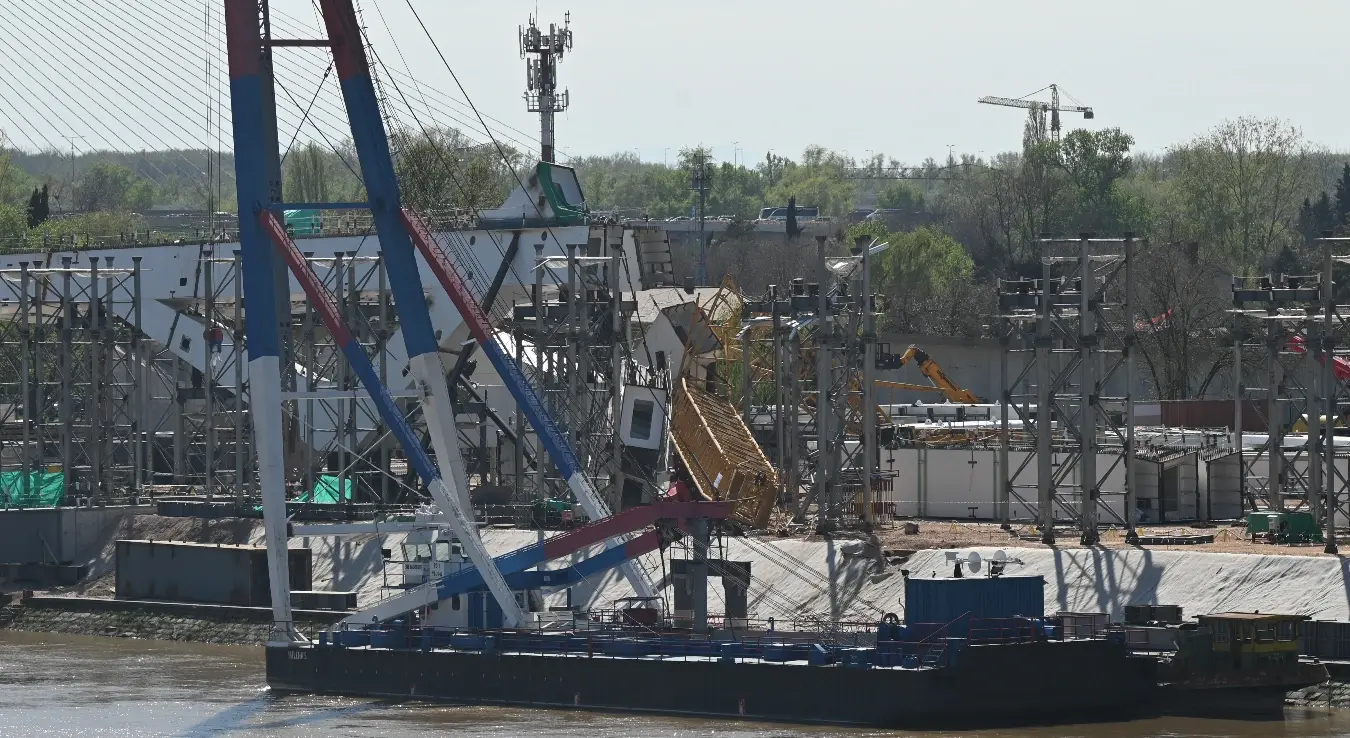 Пад крана у Београду