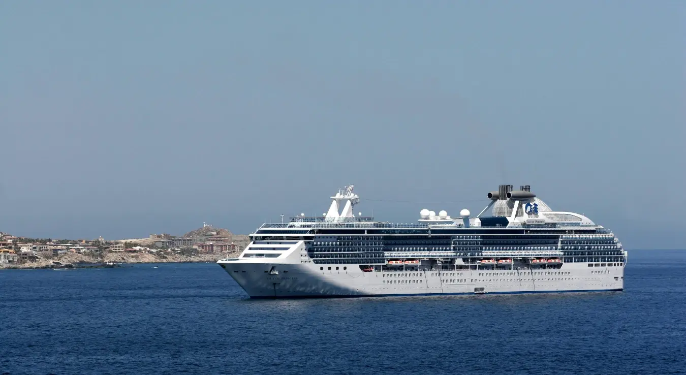 Prvi kruzer prošao Ormuskim moreuzom