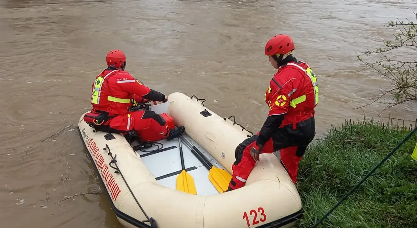 Ватрогасци помогли електричарима