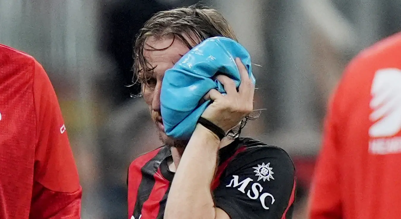 Лука Модрић из Милана повријеђен је током фудбалске утакмице Серије А између Милана и Јувентуса, у Милану, Италија, у недјељу, 26. априла 2026. године.