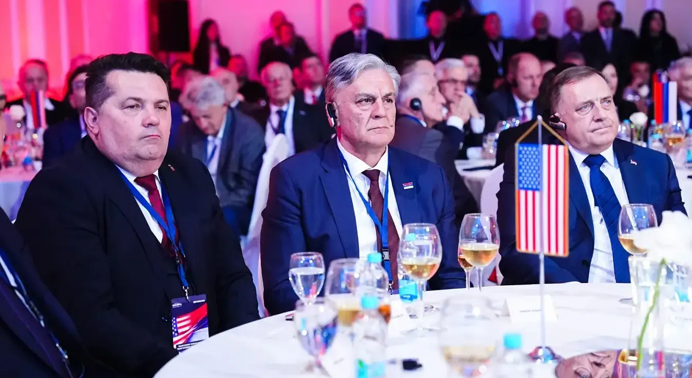 Предсједник Народне скупштине Републике Српске Ненад Стевандић присуствовао је у Банском двору у Бањалуци панел дискусији привредника и званичника Српске са Доналдом Трампом Млађим.