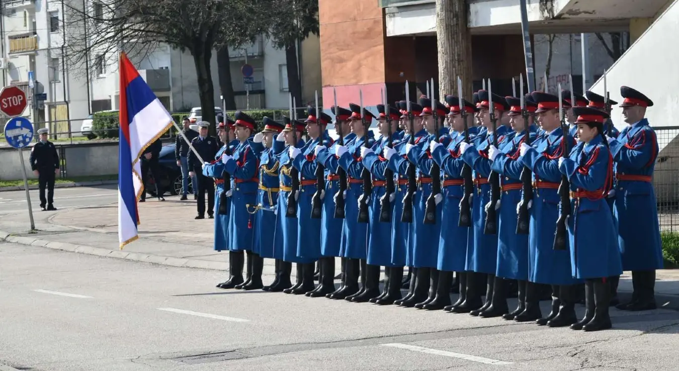 Постројен свечани вод МУП-а Републике Српске у плавим униформама поводом обиљежавања Дана полиције у Бањалуци, 4. април 2026. године.