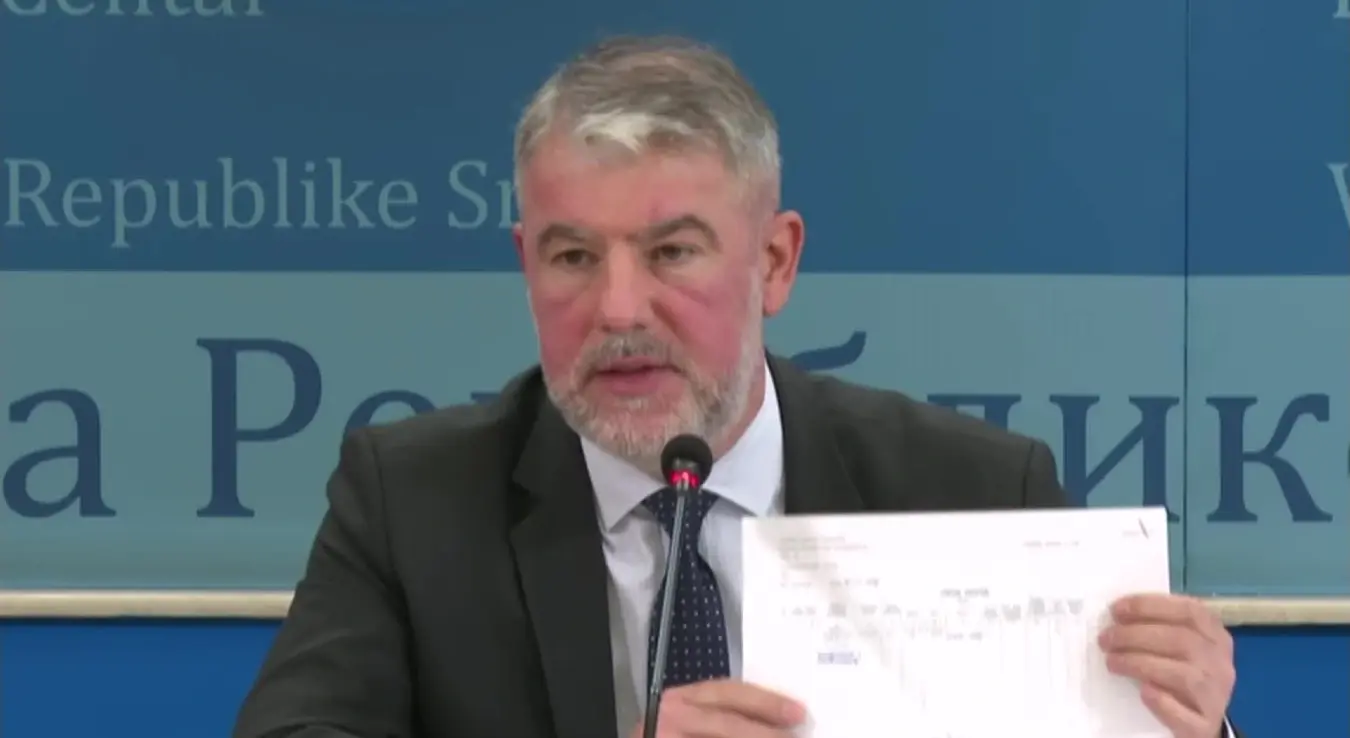 Ален Шеранић на конференцији за новинаре