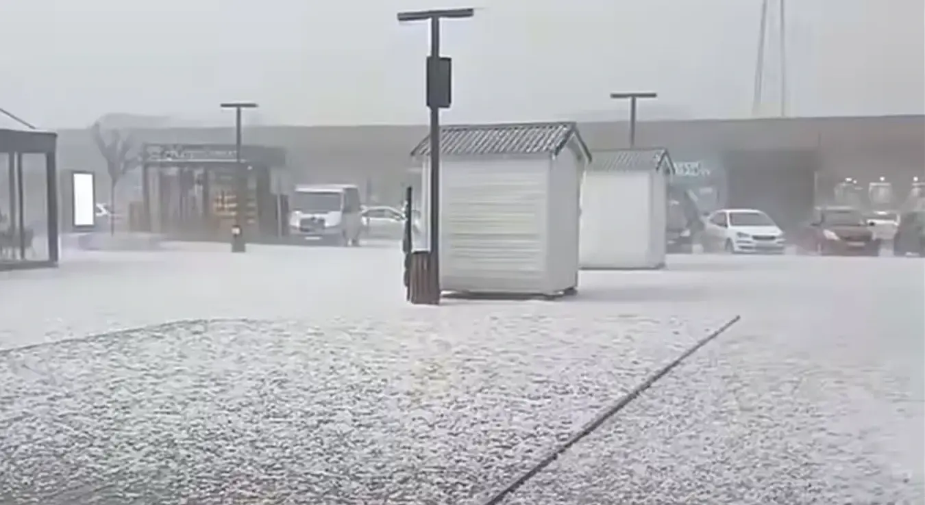 Лед прекрио улице Бихаћа. Невријеме у Бихаћу.