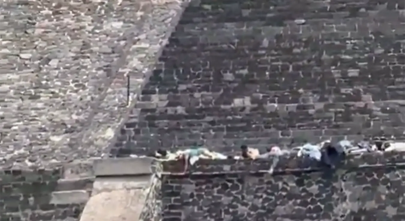 У пуцњави код пирамида Теотихуацан, познатог археолошког налазишта и једне од најпосјећенијих туристичких атракција у Мексику, убијена је најмање једна особа, нападач је након тога починио самоубиство.