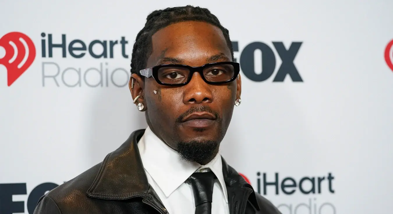 Офсет стиже на доделу музичких награда iHeartRadio, 17. марта 2025. године, у позоришту Долби у Лос Анђелесу.