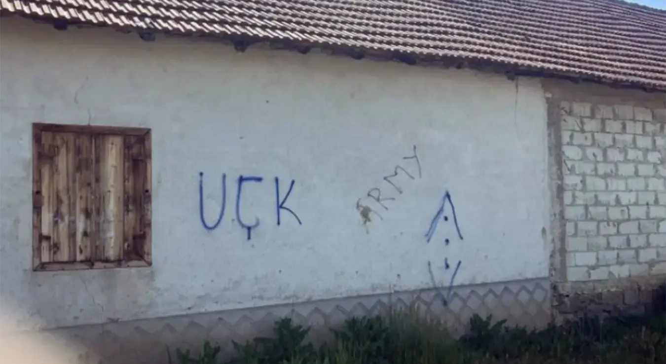 На кући породице Јовановић у селу Могила у општини Витина на Косову и Метохији исписани су графити који величају терористичку ОВК, саопштено је из Канцеларије Владе Србије за Косово и Метохију, уз оцјену да је ово смишљена провокација и ширење етничке мржње и нетрпељивости у овој већински српској средини.