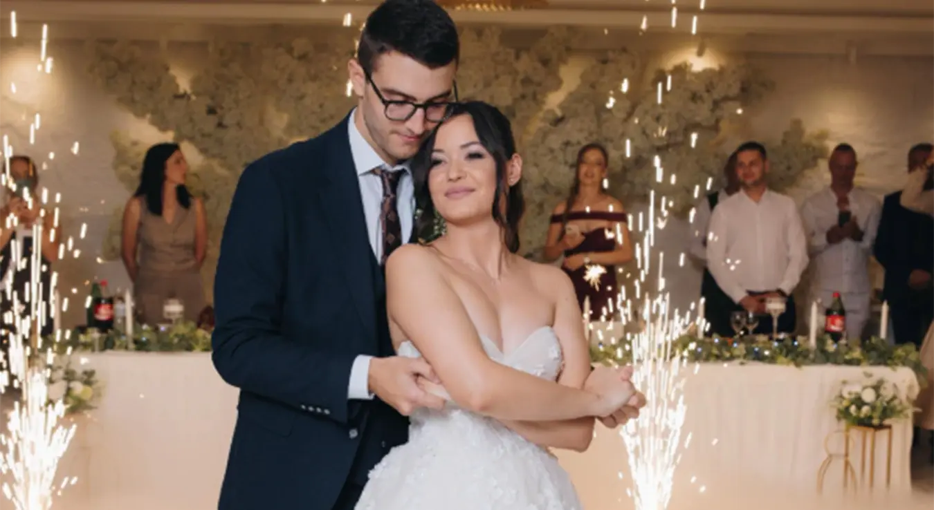 Миљана је читаву бајковиту декорацију за вјенчање поручила са Темуа, а вјеровали или не своју вјенчаницу је такође поручила са кинеског сајта - и то са Шејна.