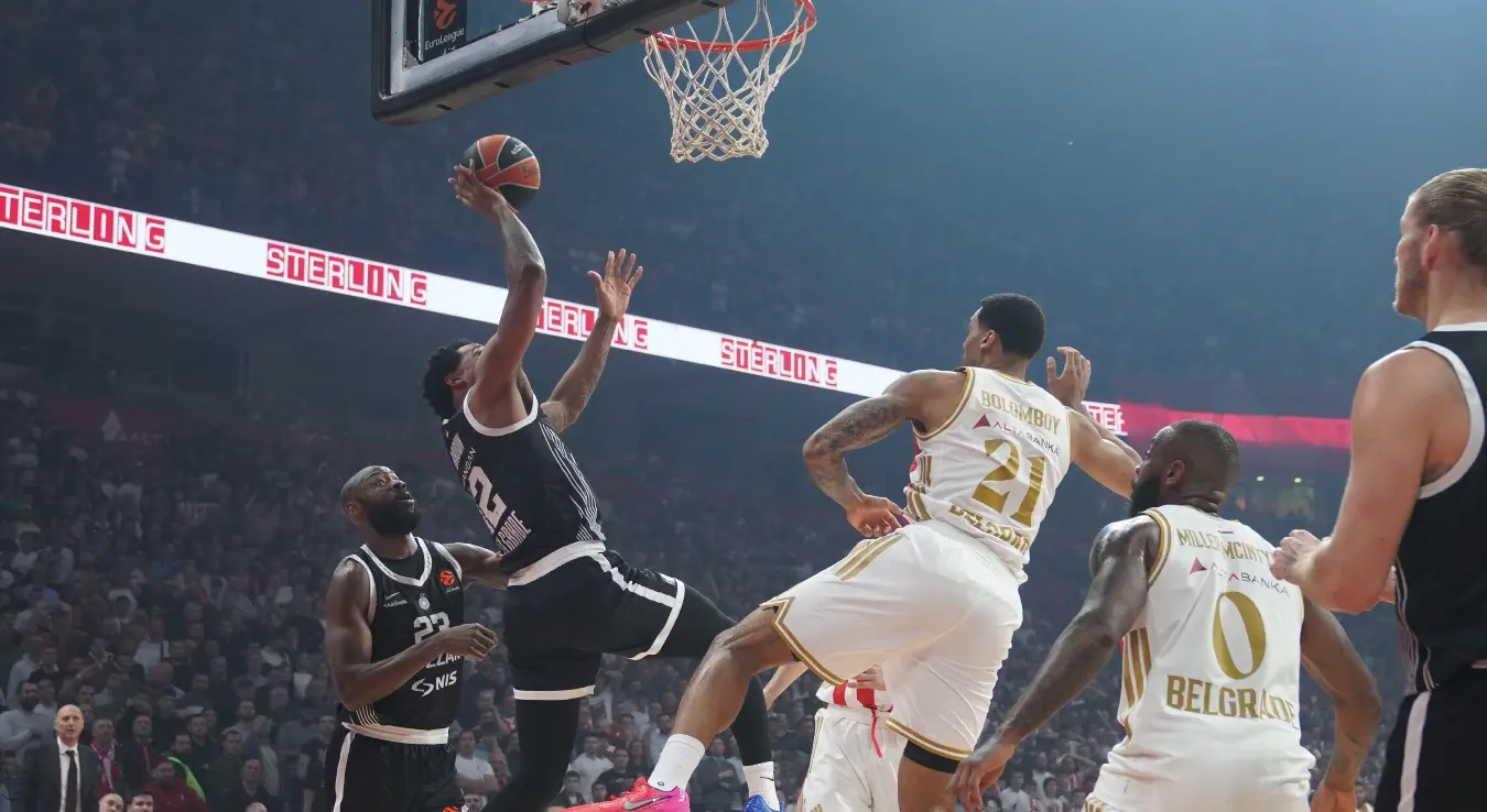 Кошаркаши Партизана и Црвене звезде на вјечитом дербију