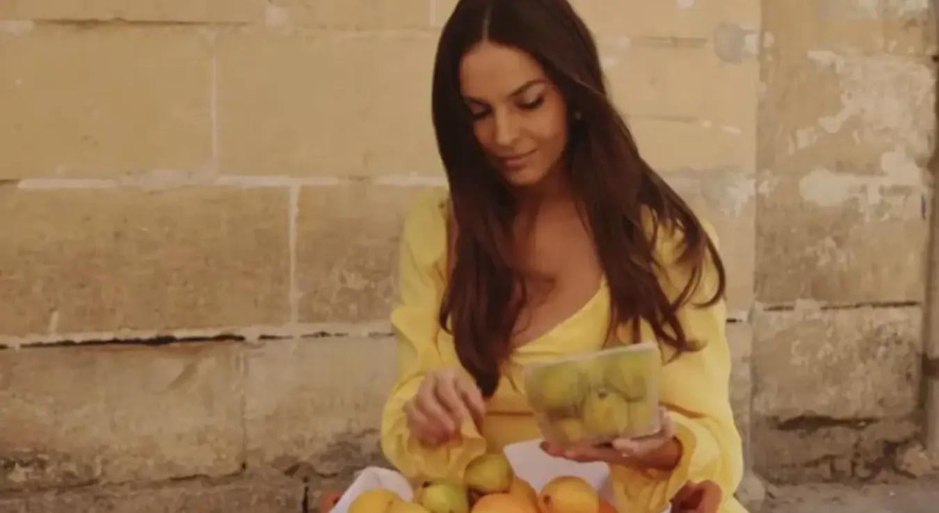 Џејла Рамовић, исјечак из спота за пјесму 1004