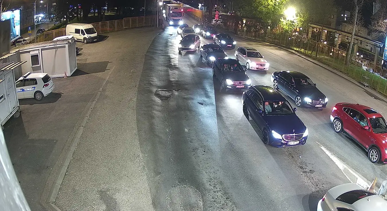 Огромне гужве на границама