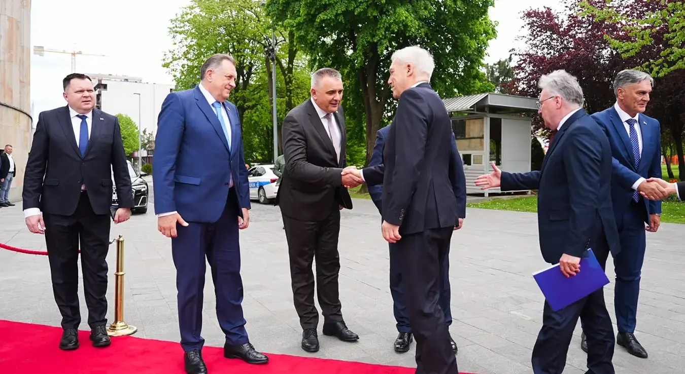 Предсједник Владе Републике Српске Саво Минић, заједно са највишим званичницима Српске, састао се данас у Бањалуци са делегацијом Руске Федерације, коју је предводио замјеник министра иностраних послова Александар Грушко.
