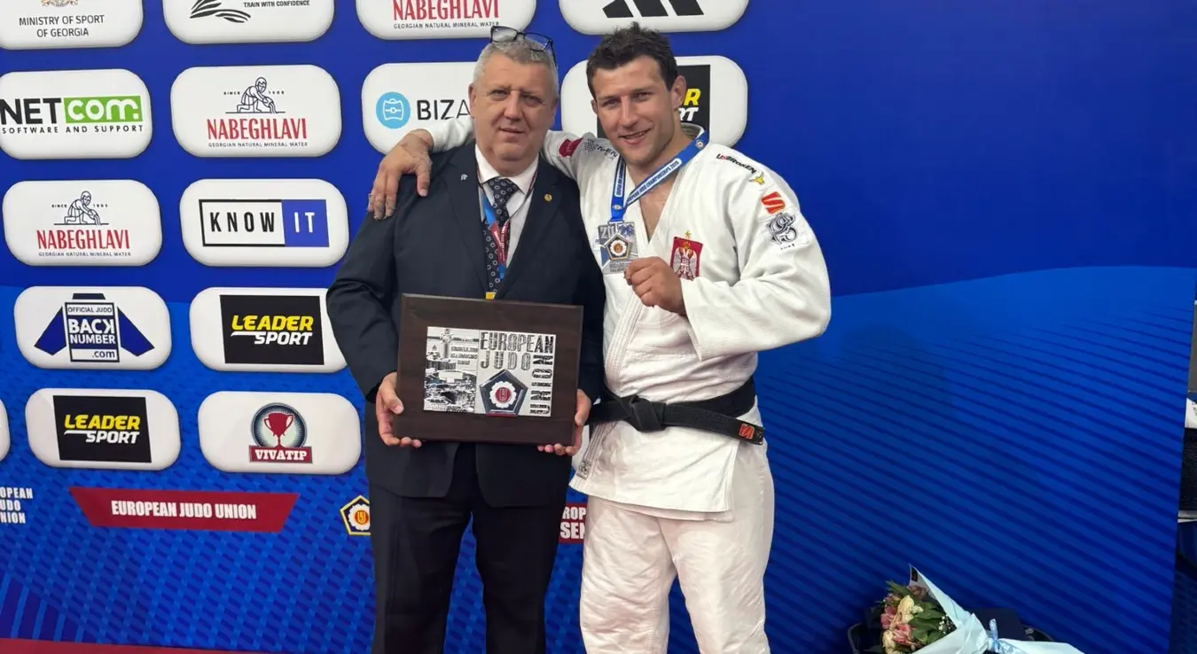 Немања Мајдов са сребреном медаљом