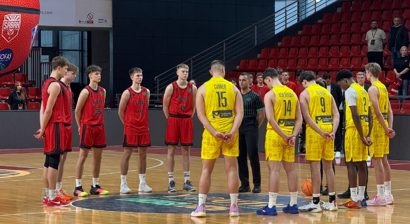 На турниру ФИБА Лиге шампиона између јуниорских  селекција Олденбург и Галатасарај минутом ћутања одата је почаст преминулом кошаркашком тренеру  Душку Вујошевићу .