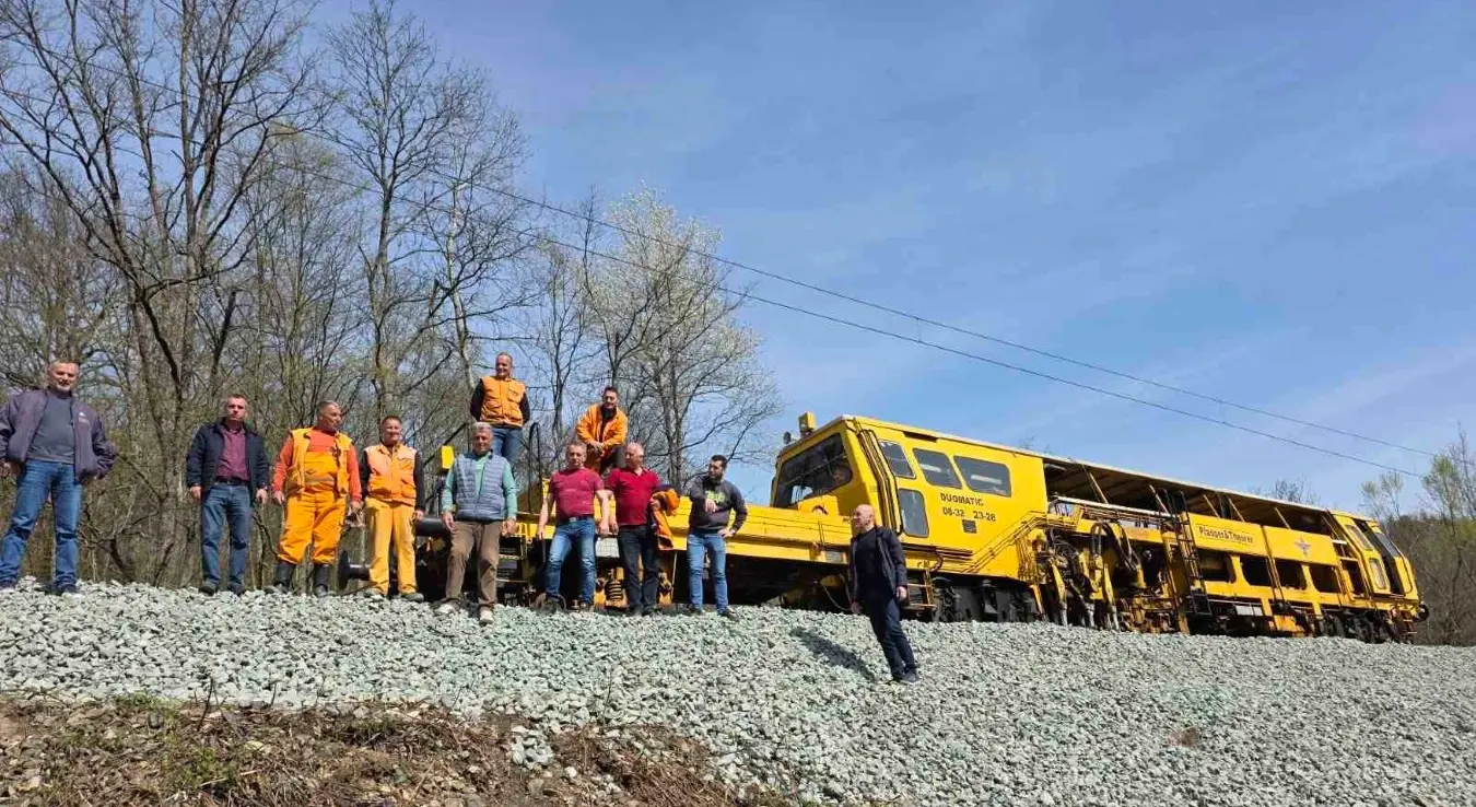 Радници Жељезнице Републике Српске поправљају пругу