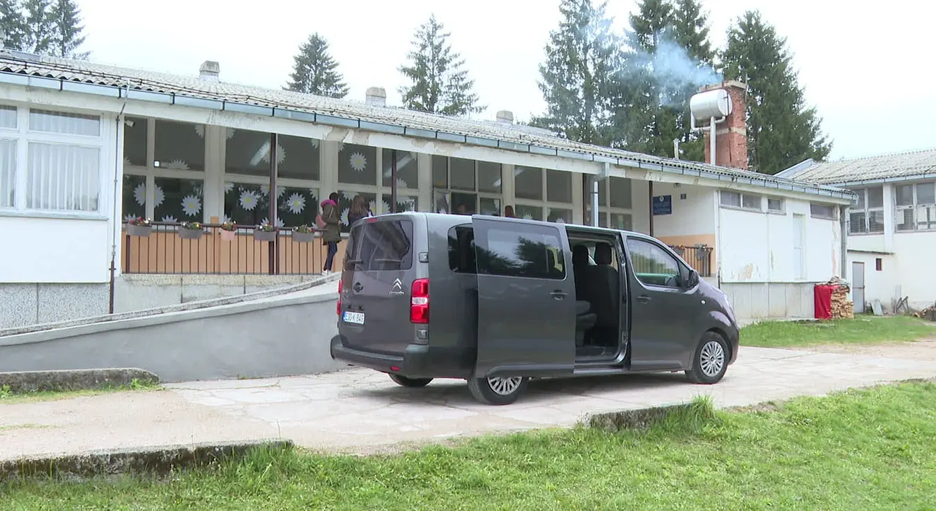 Комби за превоз ученика