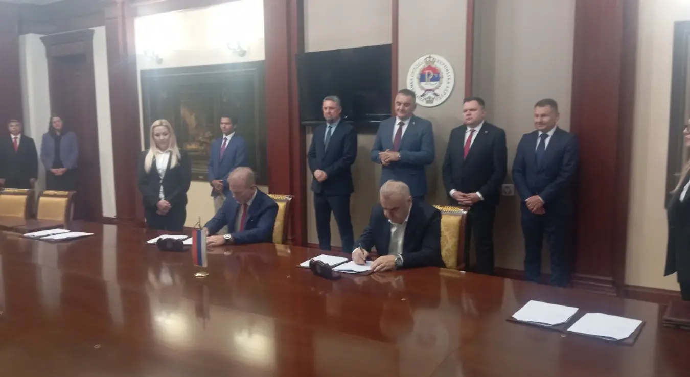 Министар привреде и предузетништва Раденко Бубић, министар унутрашњих послова Жељко Будимир и министар саобраћаја и веза Републике Српске Зоран Стевановић потписали су у Бањалуци меморандуме о разумијевању са представницима америчких компанија.