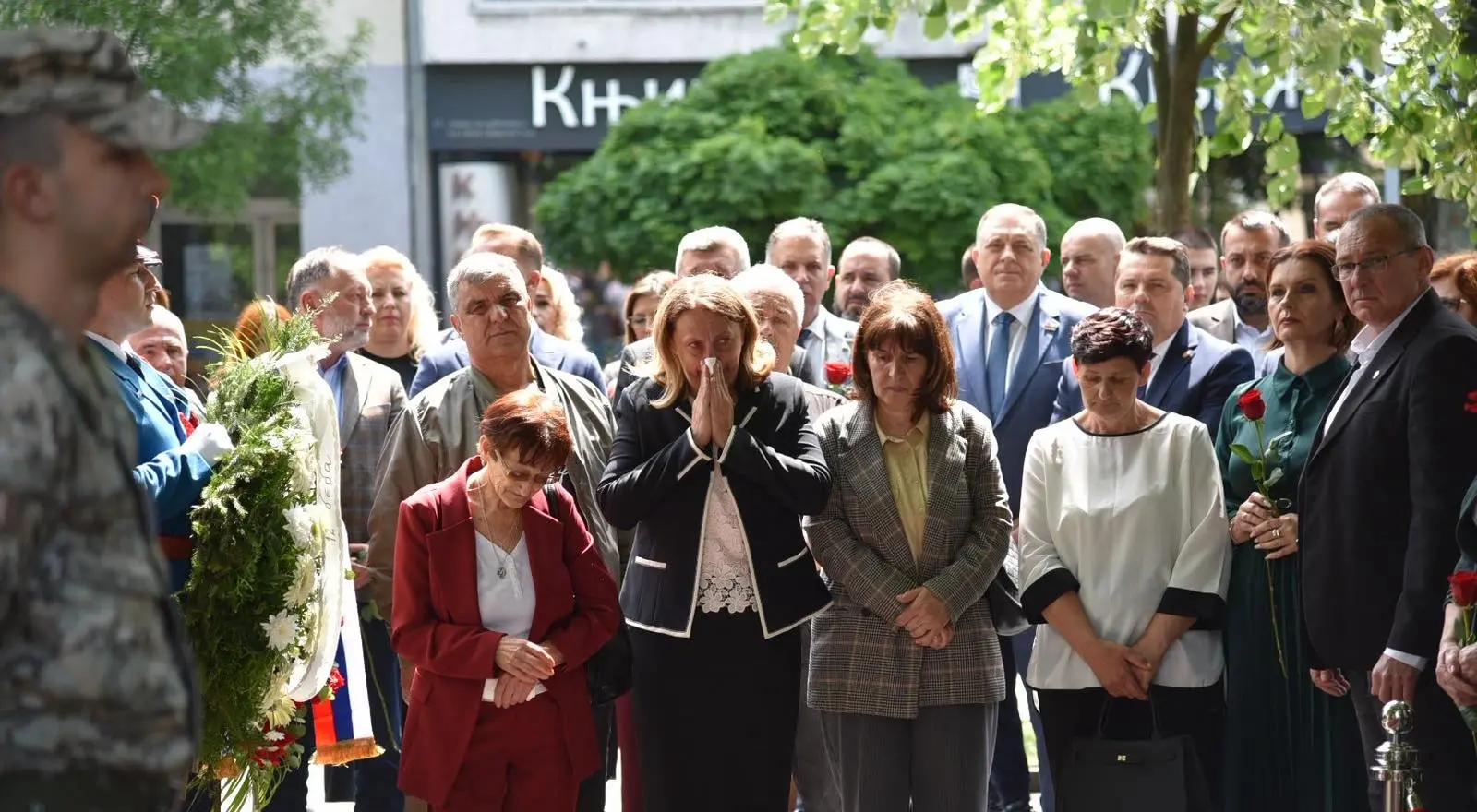 Полагање вијенаца 12 беба