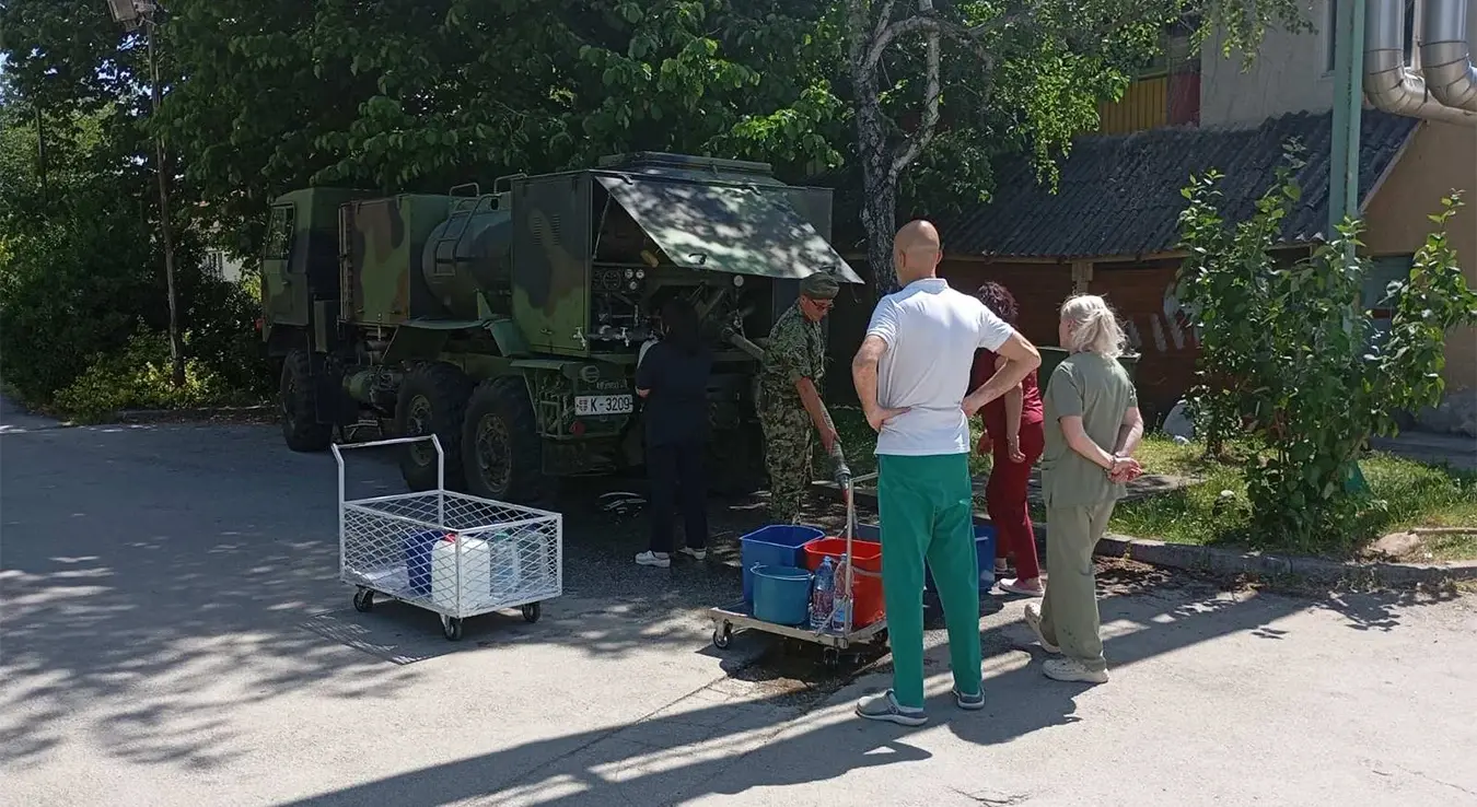 Војска Србије помаже грађанима Чачка