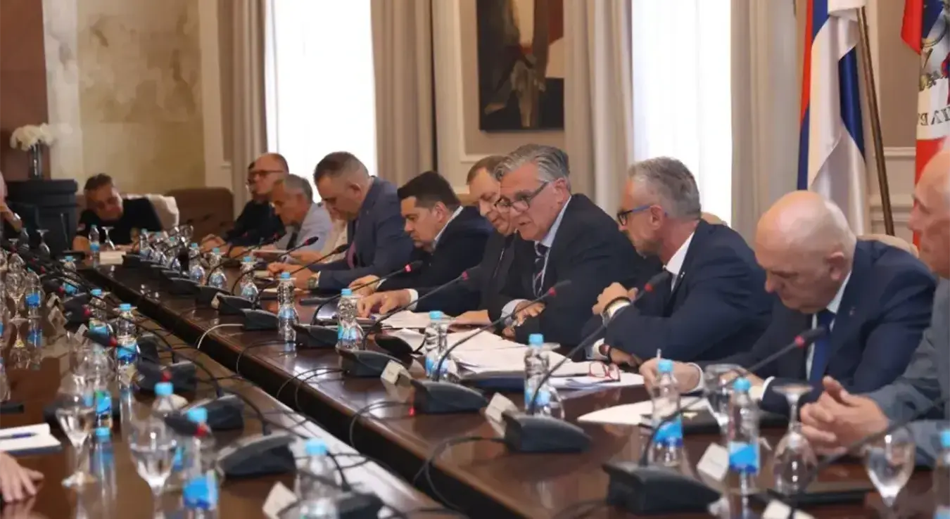 Предсједник Српске Синиша Каран и највиши званичници разговарају у Бањалуци са организацијама проистеклих из Одбрамбено-отаџбинског рата.