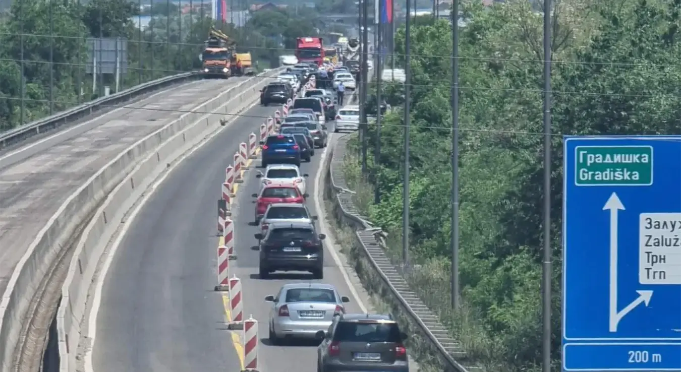 Удес на брзој цести Клашнице-Бањалука  изазвао гужве