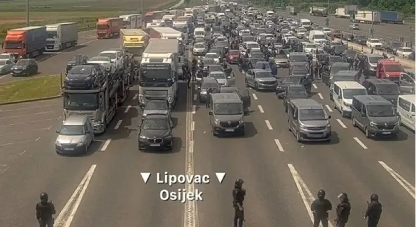 Хаос на хрватским аутопутевима: Навијачи спремали обрачуне, огромне колоне