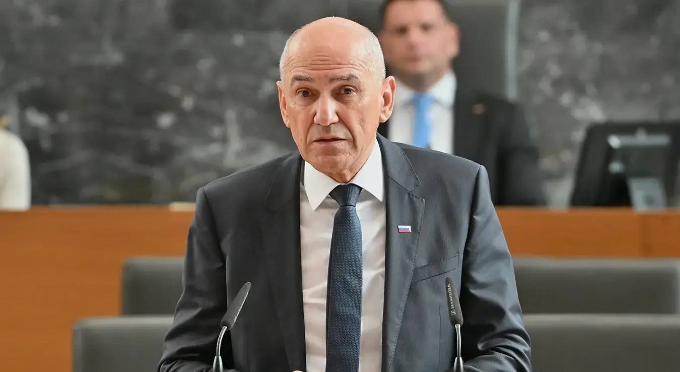 Јанез Јанша се обраћа словеначком парламенту током сједнице у Љубљани, Словенија, у петак, 22. маја 2026. године, прије него што га је именовао за премијера, чиме је окончан политички застој након тијесних избора у марту.