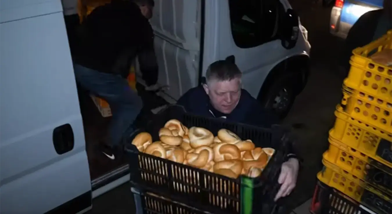Роберт Фицо достављао хљеб уочи Празника рада