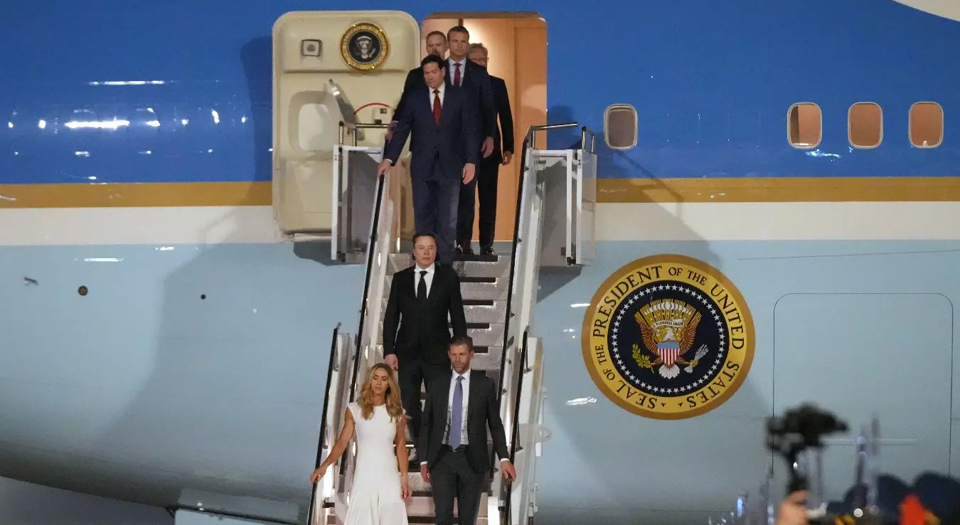 Трамп повео пословне гиганте у Пекинг: Авион "тежак" више од 10.000 милијарди долара