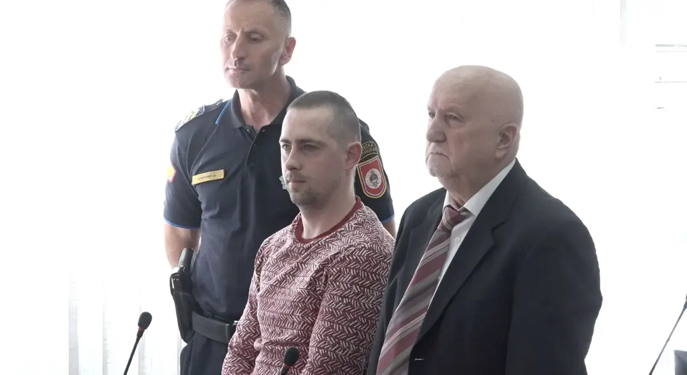 Окружни суд у Добоју осудио је Саву Милошевића (30) из Брода на 22 године и три мјесеца затвора због тешког убиства супруге Слађане Милошевић (24), коју је убио у сачекуши хицем из аутоматске пушке.