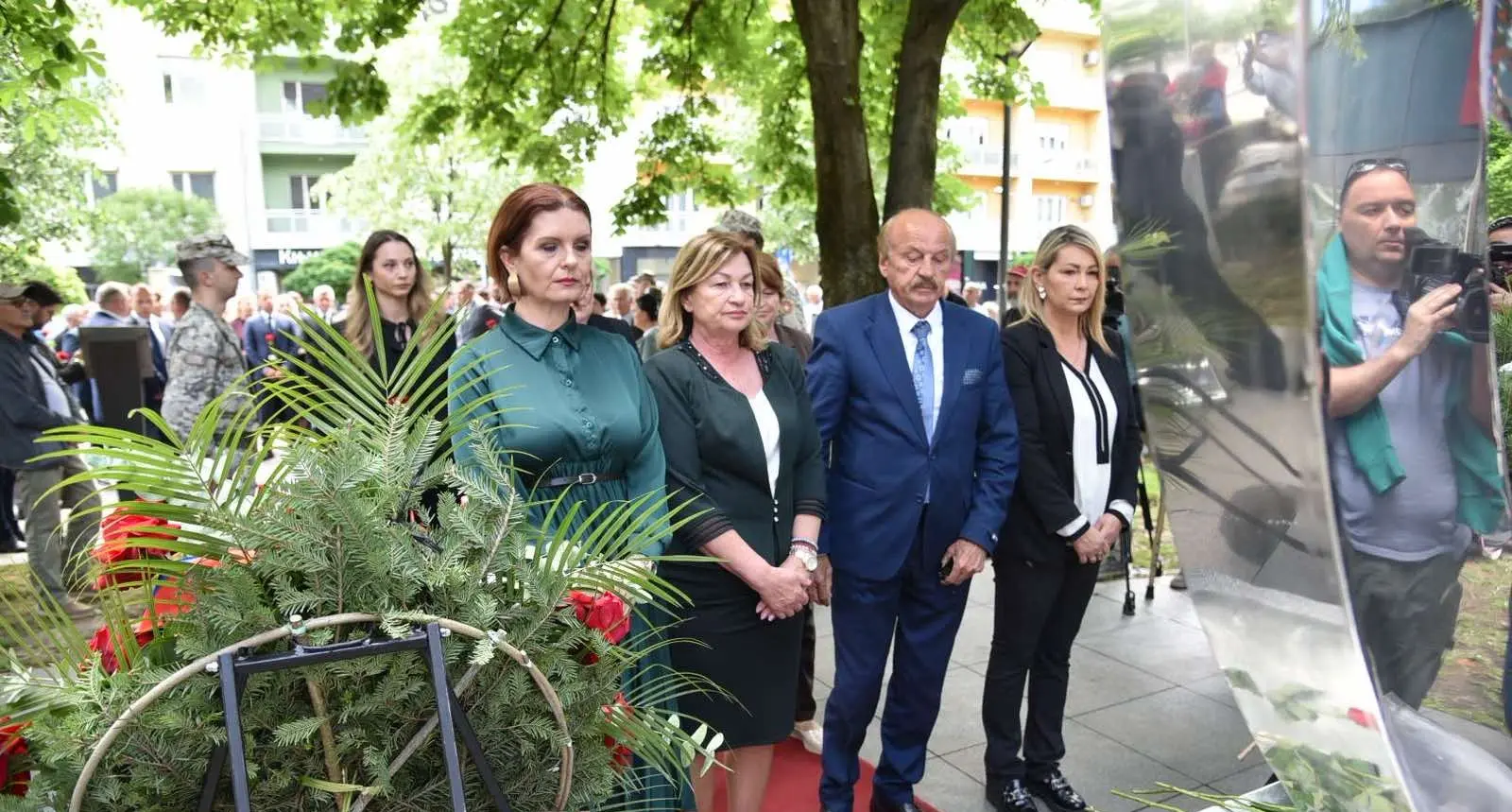 Полагање вијенаца 12 беба