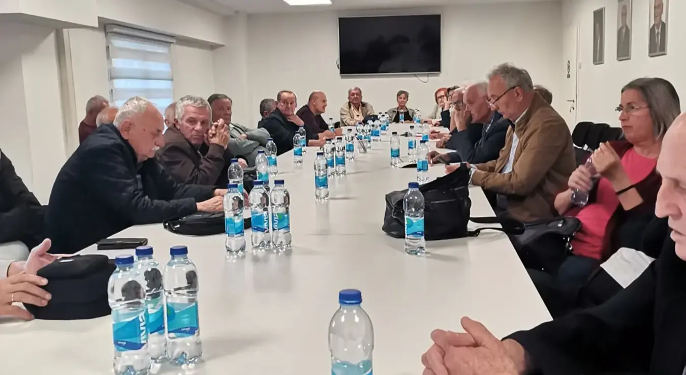 Предсједништво Актива пензионера Градског одбора СНСД-а Бањалука одржало је јуче састанак на којем је разговарано о предстојећим активностима у оквиру припрема за опште изборе.