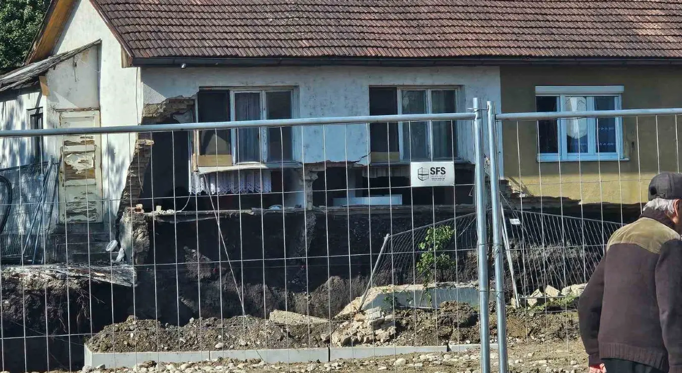 УРУШИО СЕ СТАРИ ОБЈЕКАТ НА Лаушу