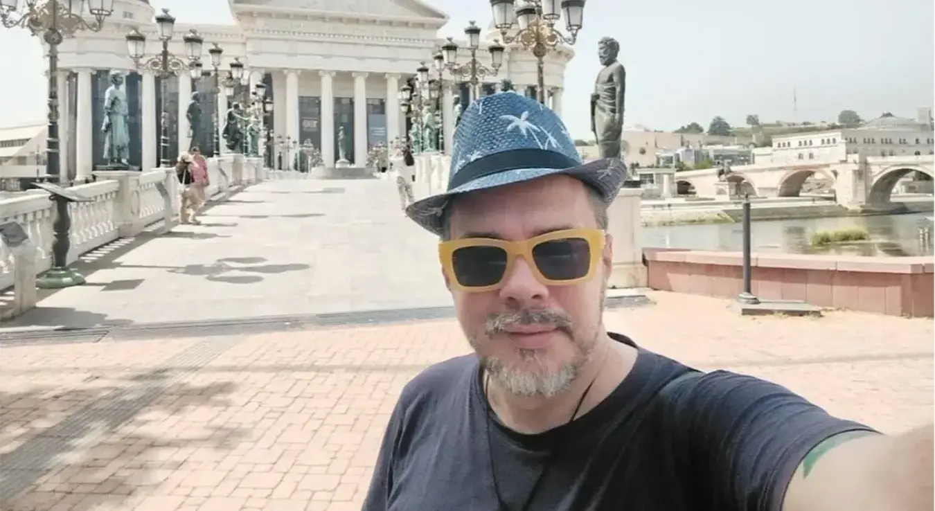 пјевач Бојан Томовић