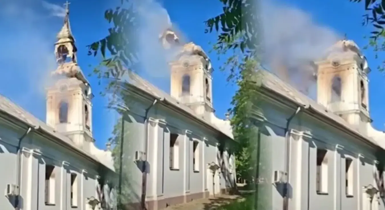 Српска црква у пламену, објављен потресан снимак момента кад се срушио звоник!