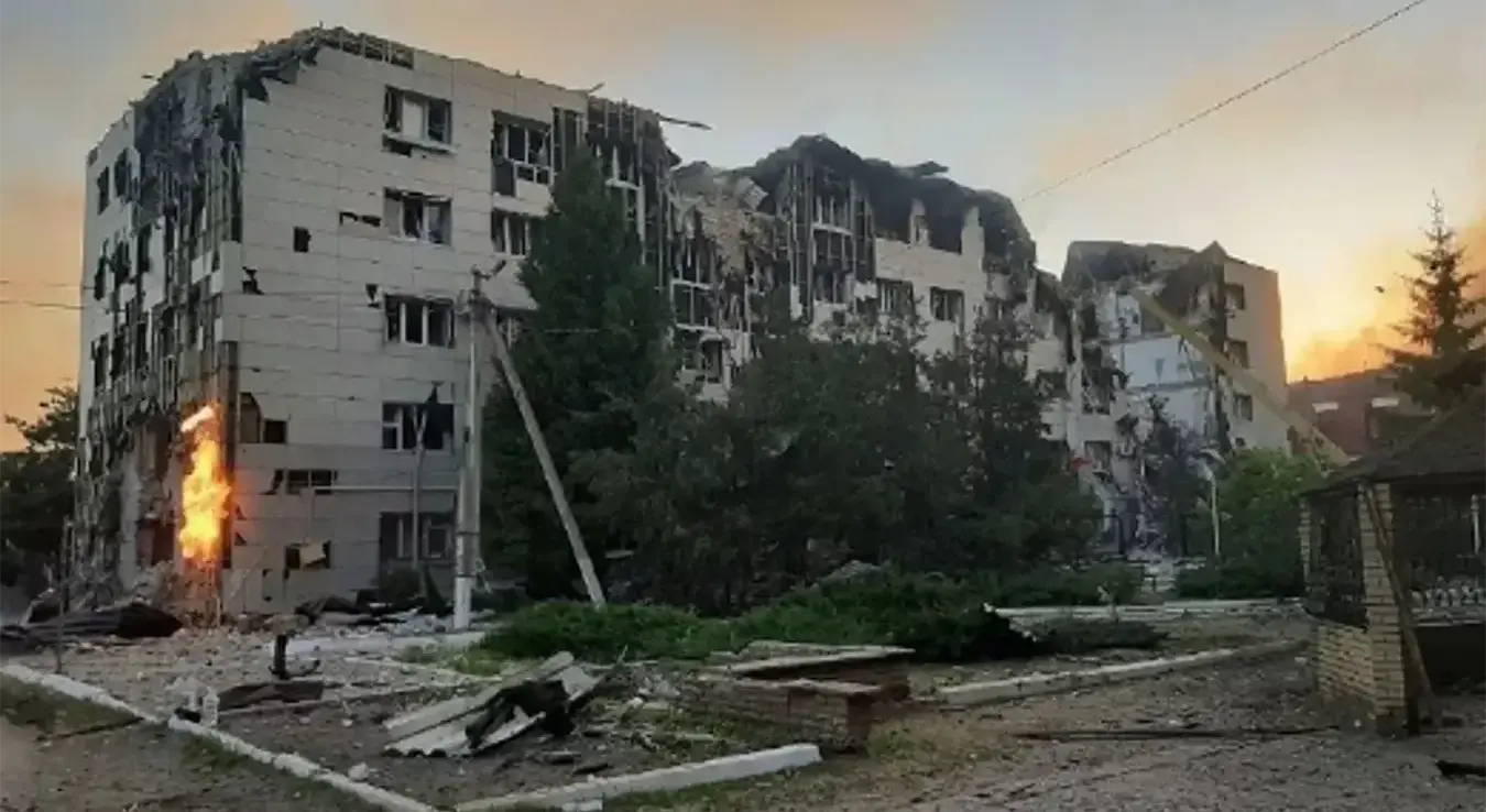 Кијев поново ударио на цивиле - напад на школу и дом у ЛНР, велики број рањених
