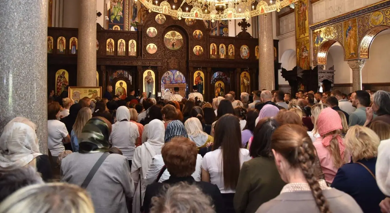 Највиши званичници Републике Српске присуствују Светој архијерејској литургији у бањалучком Храму Христа Спаситеља поводом крсне славе града Бањалука – Спасовдана.