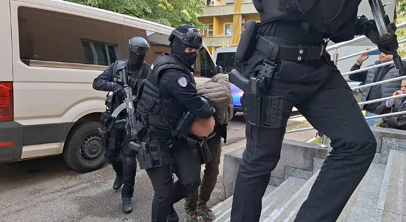 Спровођење ухапшених у акцији "Ватрогасац" у Републичко јавно тужилаштво