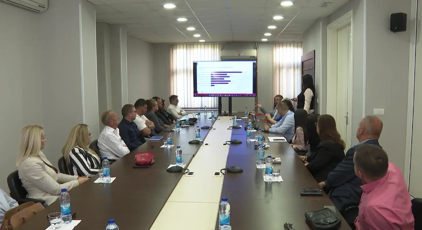 Обезбиједити законску заштиту и боље плате за новинаре