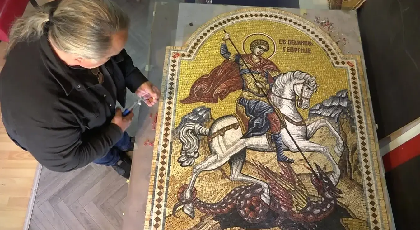 Икону Светог Ђорђа урадио је Новак Ђукић, теслићки иконописац.