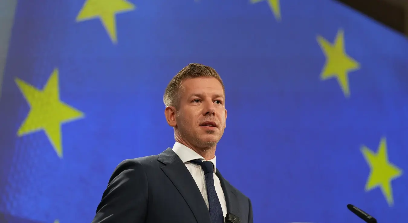 Мађарски премијер Петер Мађар обраћа се медијима у сједишту ЕУ у Бриселу, у петак, 29. маја 2026. године.