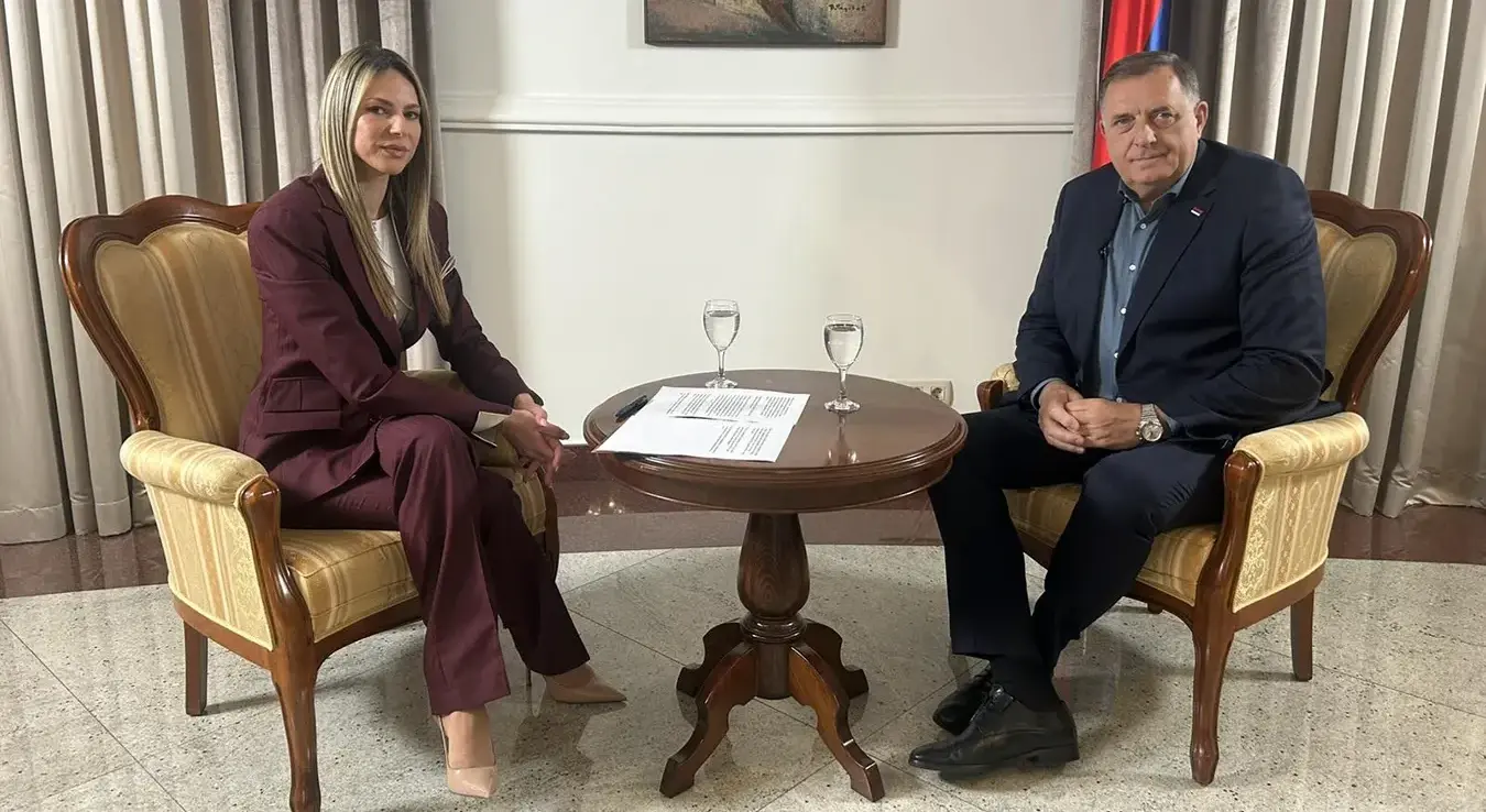 Новинарка АТВ-а Маријана Ивељић и предсједник СНСД-а Милорад Додик