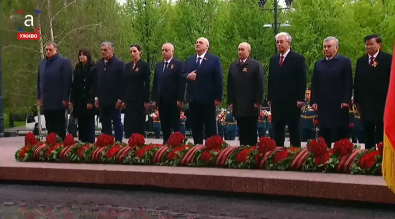Делегација Српске положила цвијеће