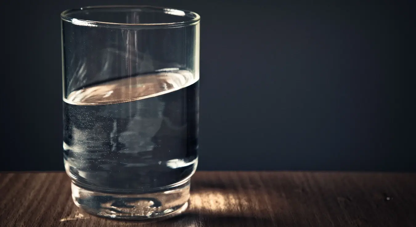 вода чаша пиће
