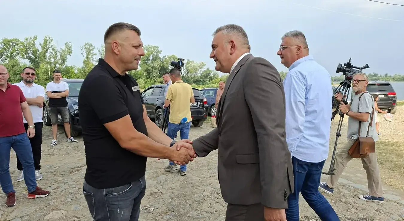 Предсједник Владе Републике Српске Саво Минић стигао је у Шамац, гд‌је ће присуствовати почетку уређења обале Саве на потезу Кеј-Лука.