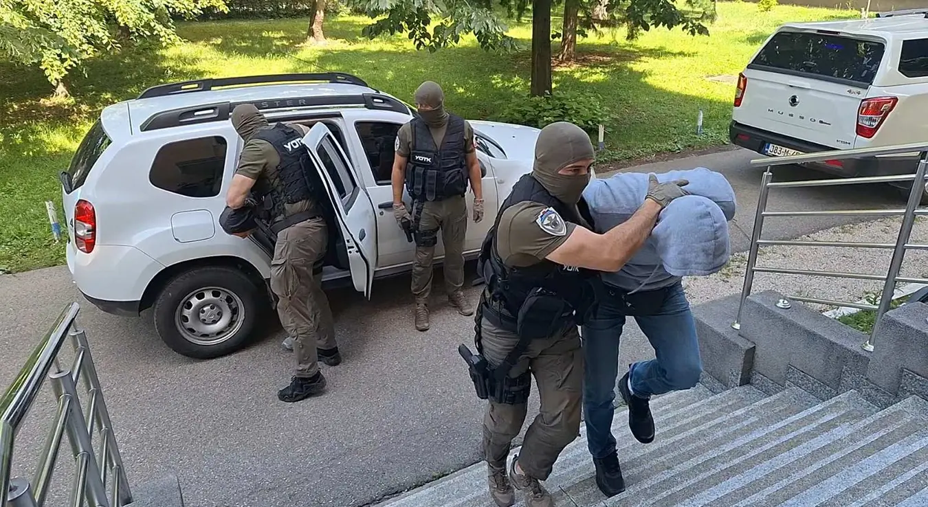 "Мућке" око возачких дозвола: Ухапшени у акцији "Кандидат" спроведени у Тужилаштво