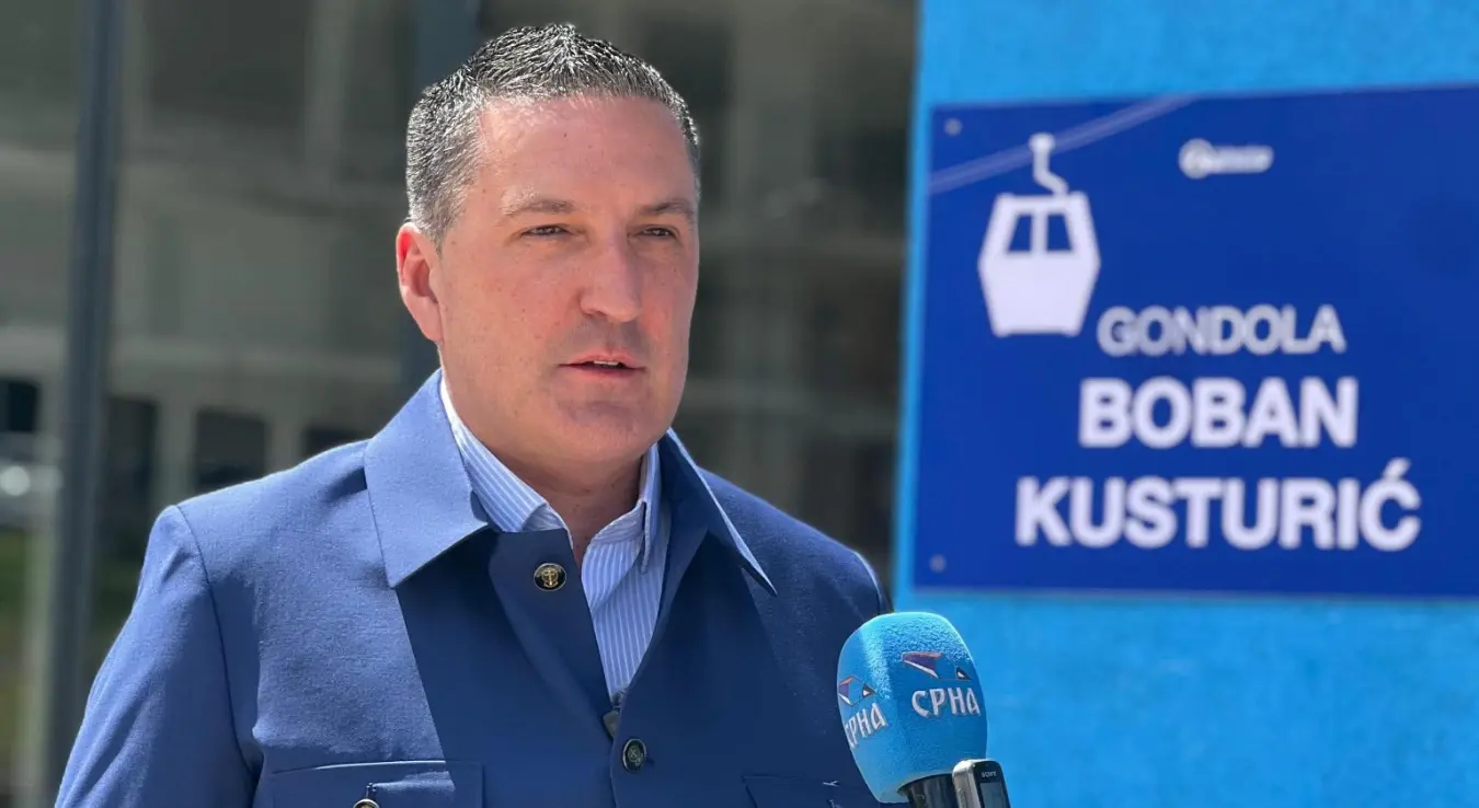 Гондола Пољице на Јахорини од данас носи име Бобана Кустурића, изјавио је Срни предсједник Надзорног одбора Олимпијског центра "Јахорина" Недељко Елек.