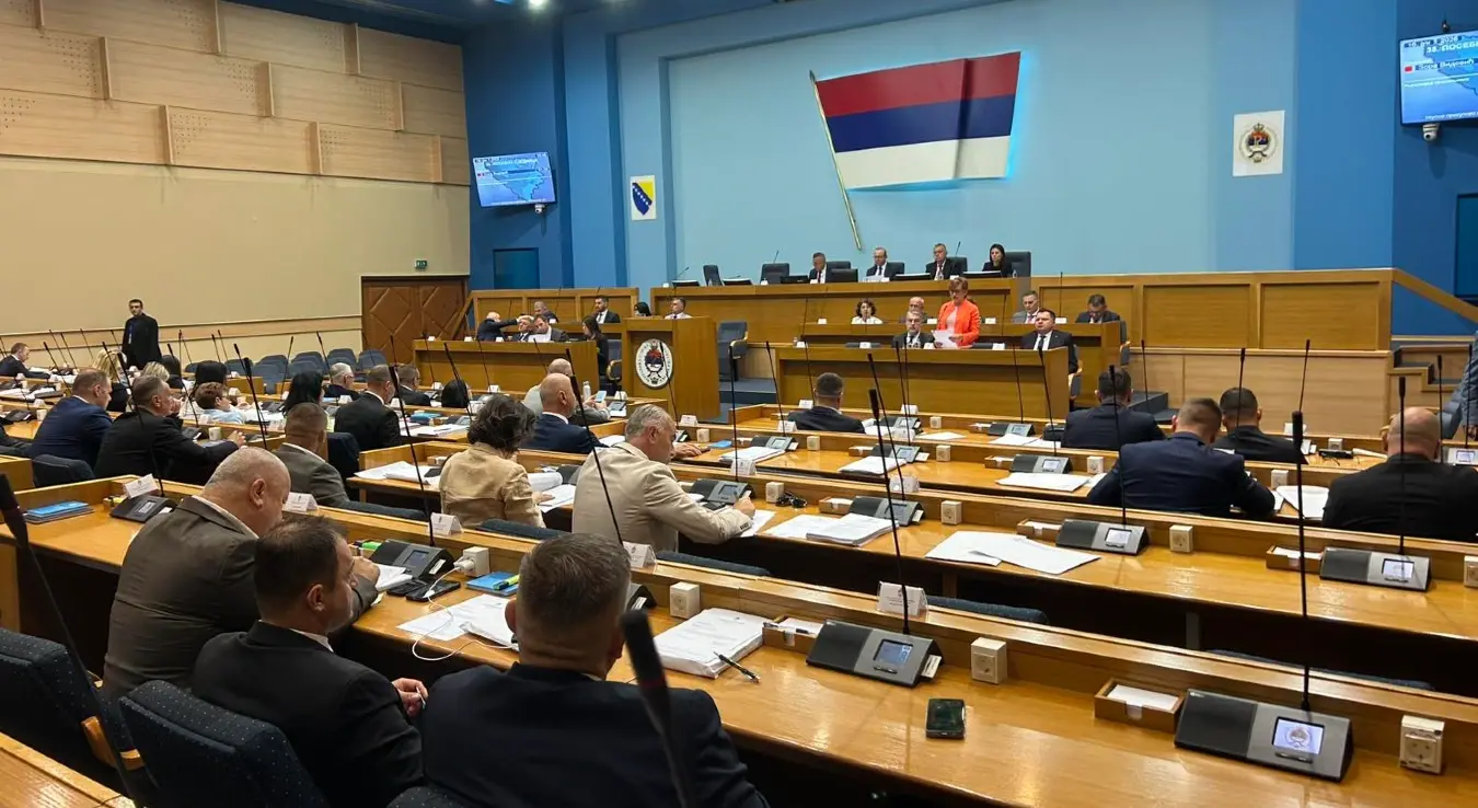 Кренули са пет посланика, сада немају никога: Ова странка више није парламентарна