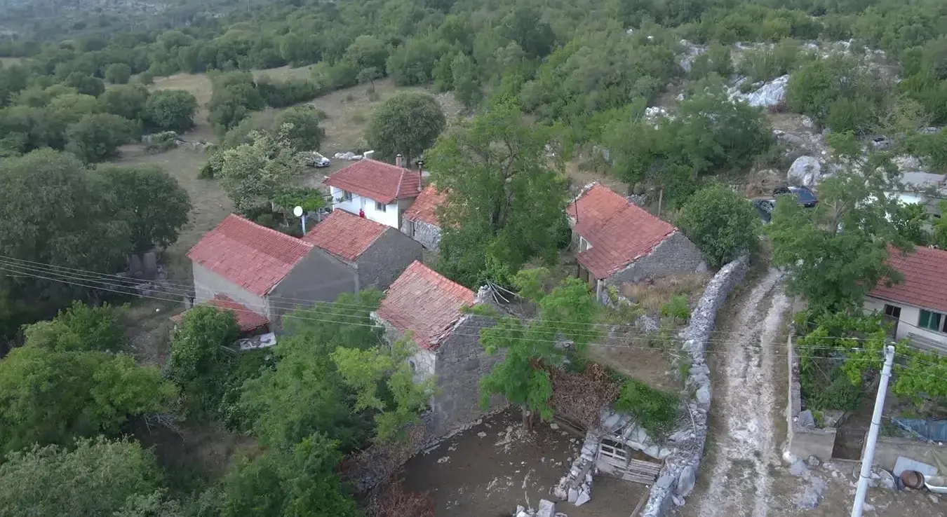 Село стогодишњака, Банчићи, Љубиње